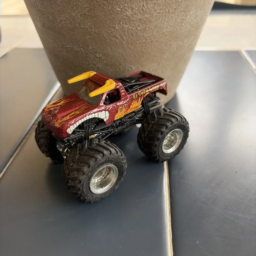 Hot Wheels Monster Jam Lot of 6 Diecast Mud Series Monster Trucks 1:64 (E3)
